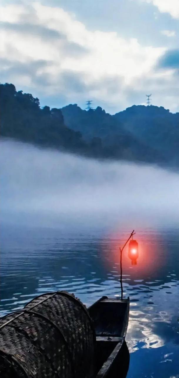 月落乌啼霜满天,江枫渔火对愁眠