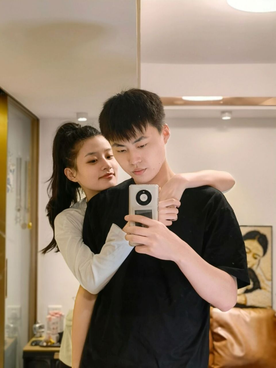 情侣自拍93|分享一组情侣对镜拍姿势 居家感情侣照这么拍!