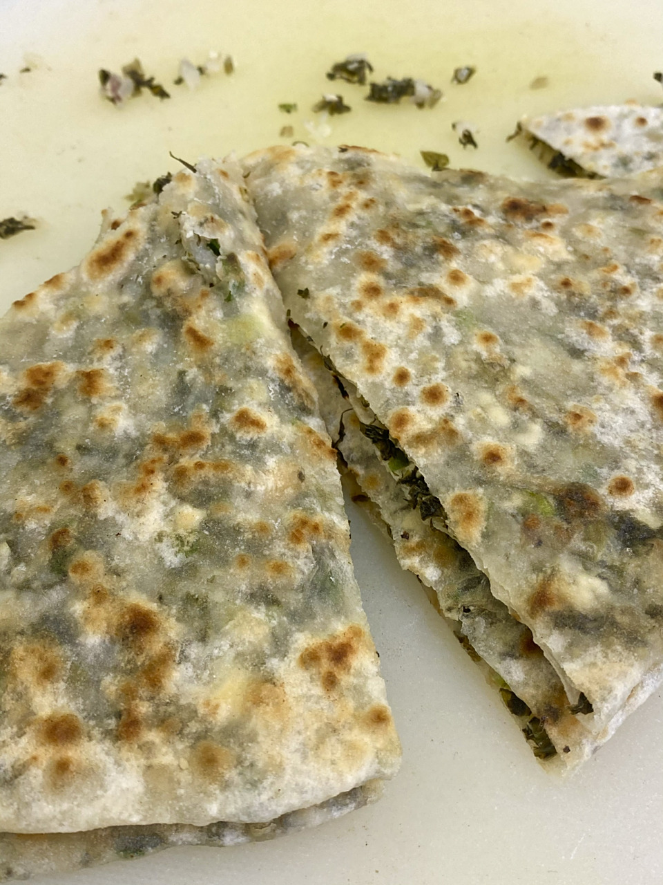 同事阿姨们擀的麦饼皮超级薄,又均匀~是我学不