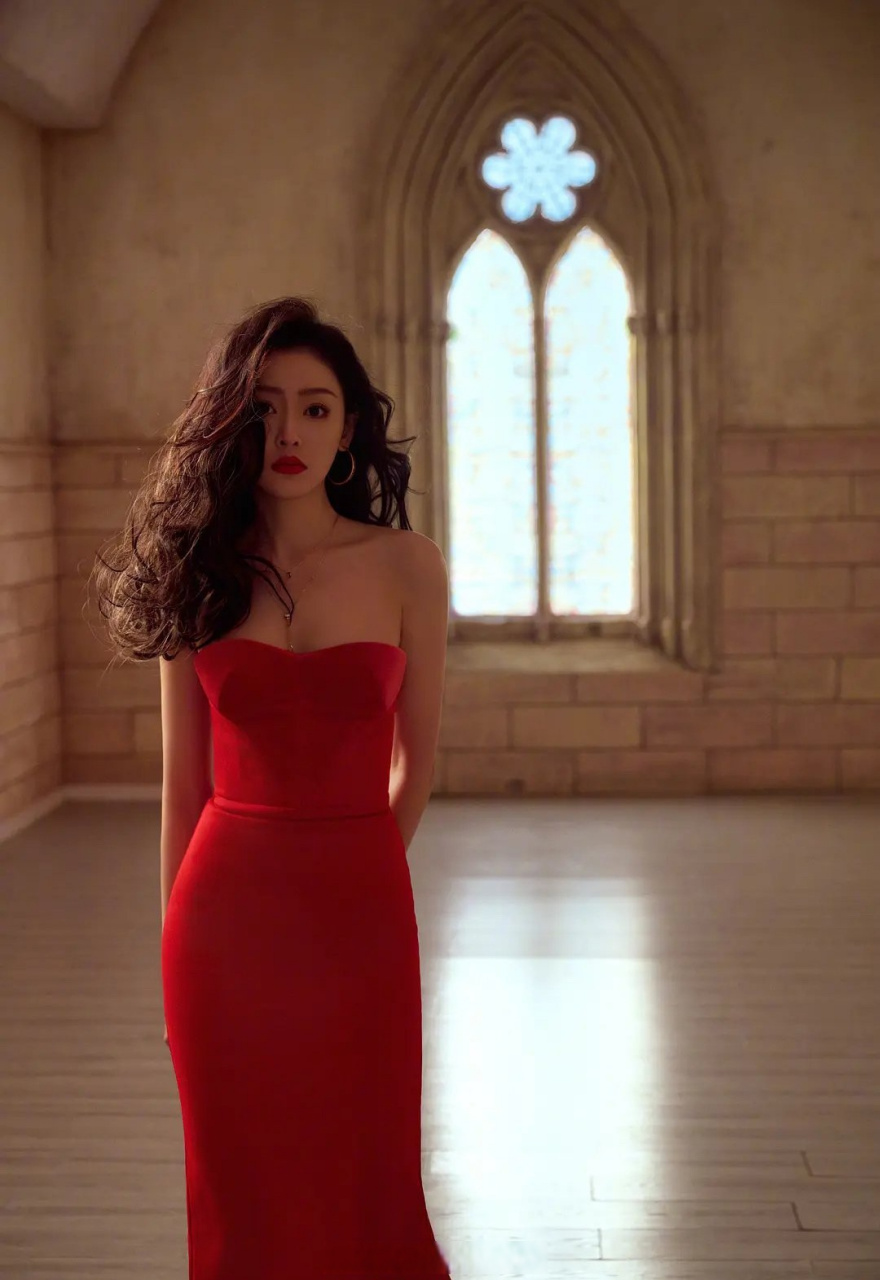 微博视界大会女明星出图第一弹: 金晨,李一桐,张天爱,唐艺昕,杨超越