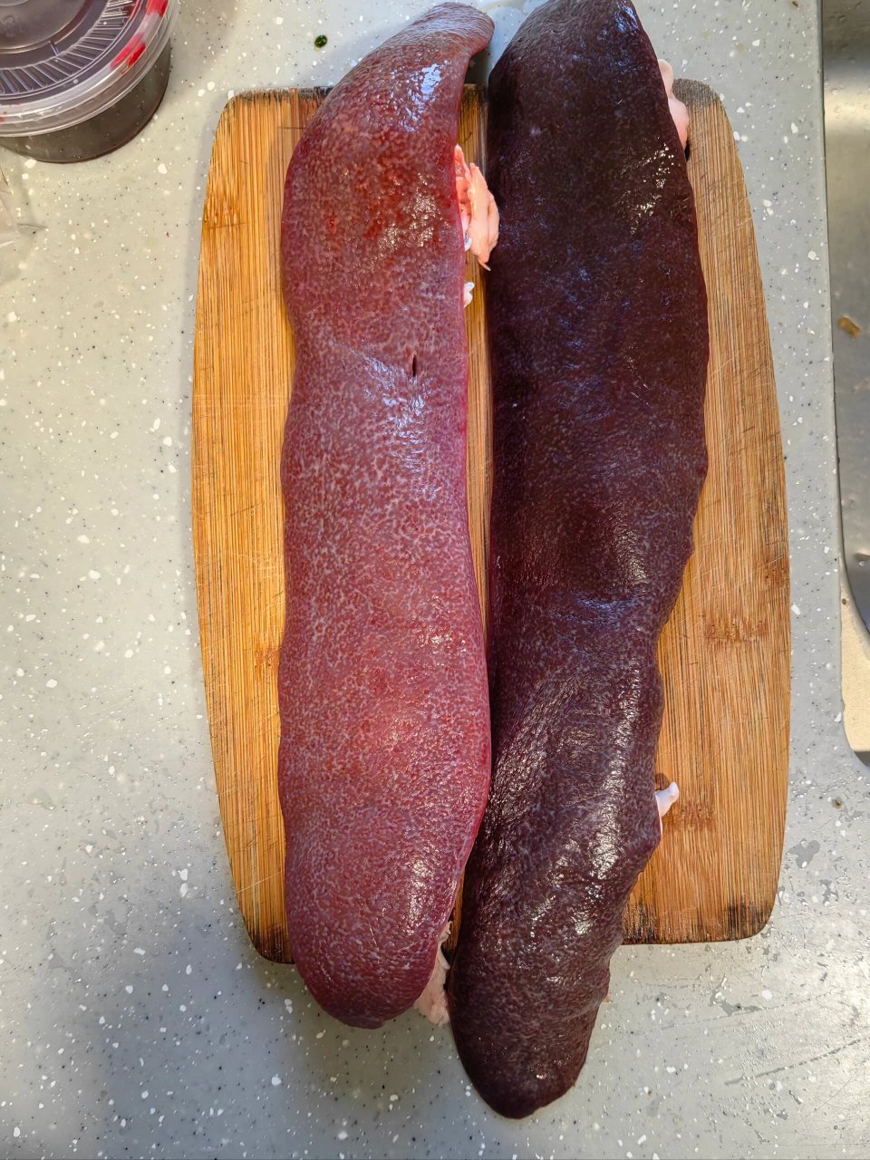 了吧99 今天特意去菜市场买了猪连贴 给大家拍了猪连贴的真实模样