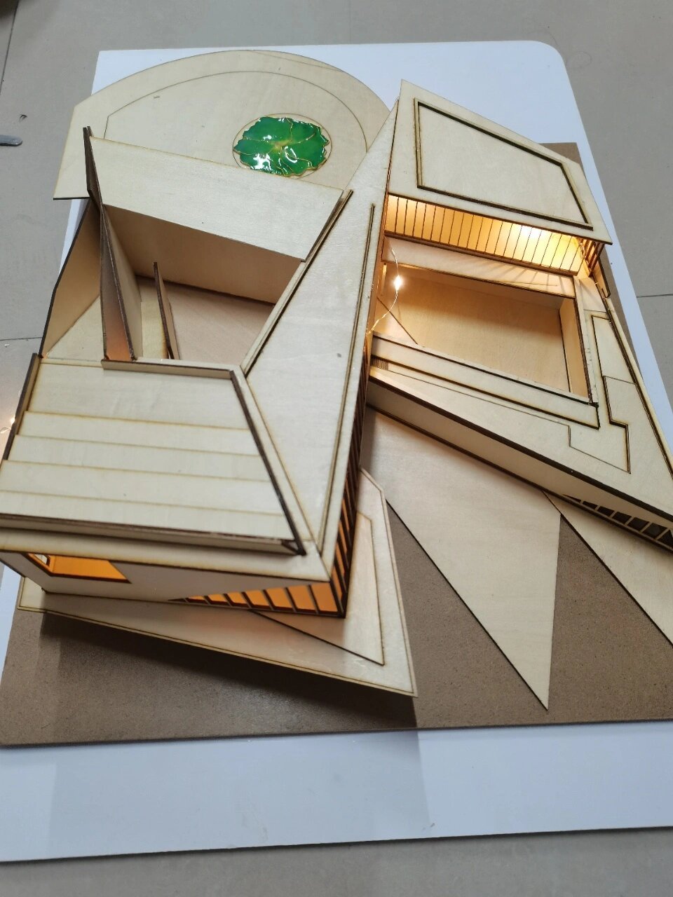 建筑模型结课作业—山海美术馆 山海美术馆坐落山与海之间前有滇池