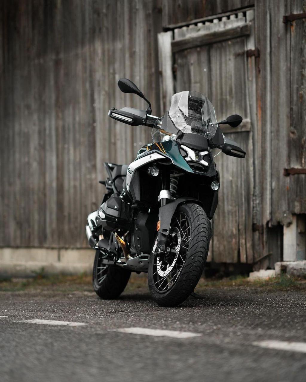 宝马的做工漆水一如既往,719的这颜色很拿人,已经完全忘记丑灯那回事