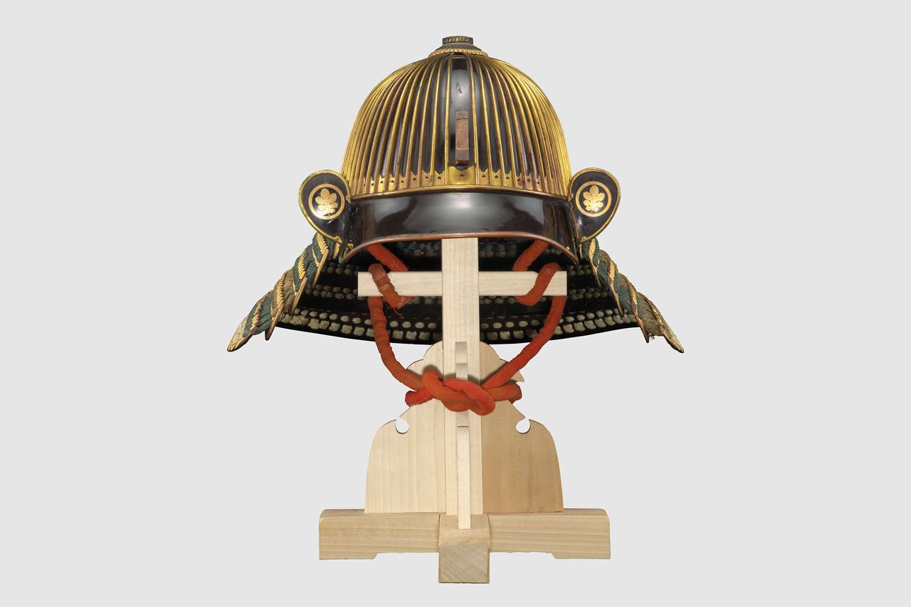 日本独特的头盔: 南北朝之时,"筋兜"开始伴随着胴丸和腹卷等战甲出现