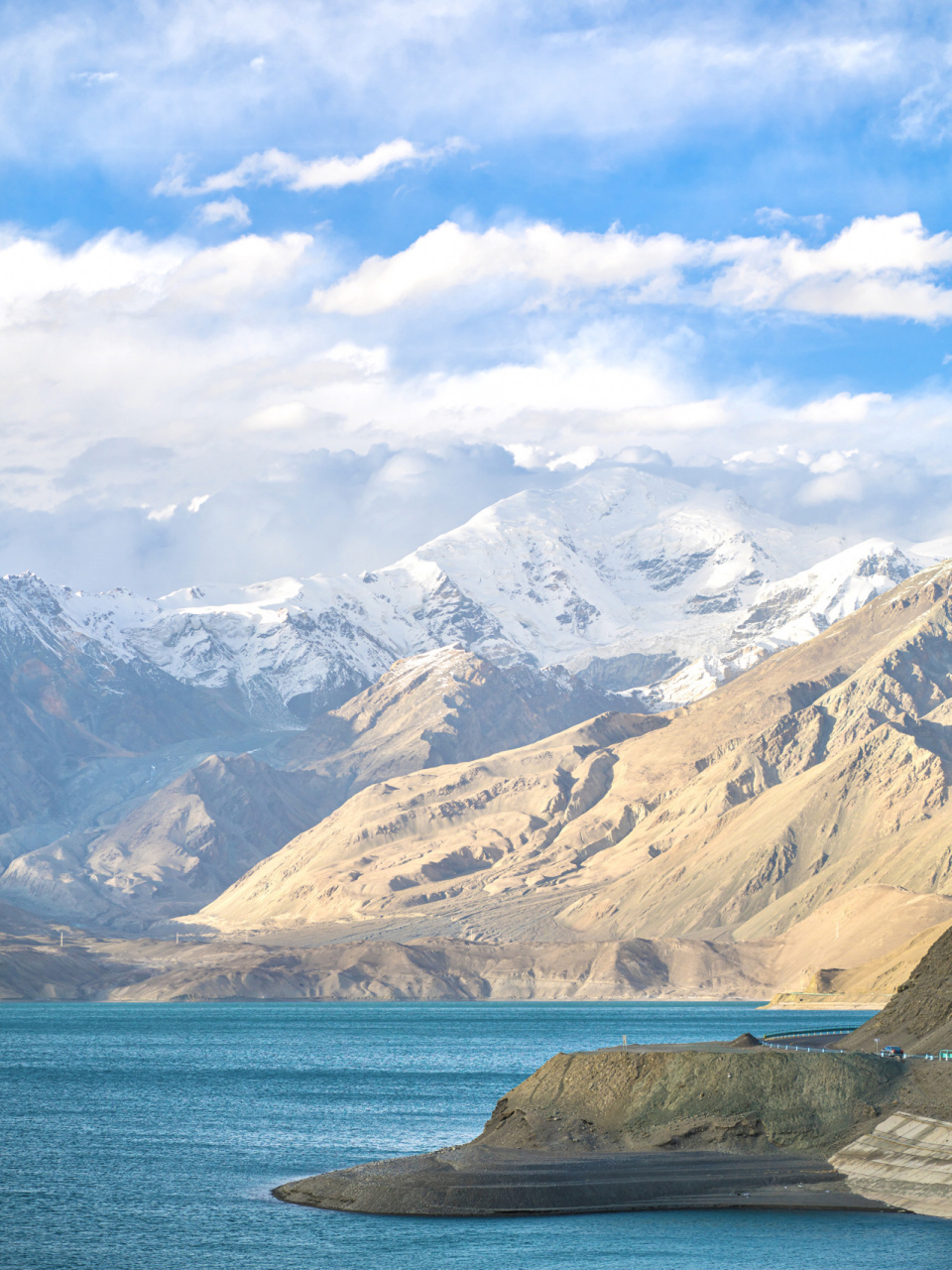 帕米尔高原上最美的湛蓝仙境|白沙湖 白沙飘渺,雪山环绕,被围住的湛蓝