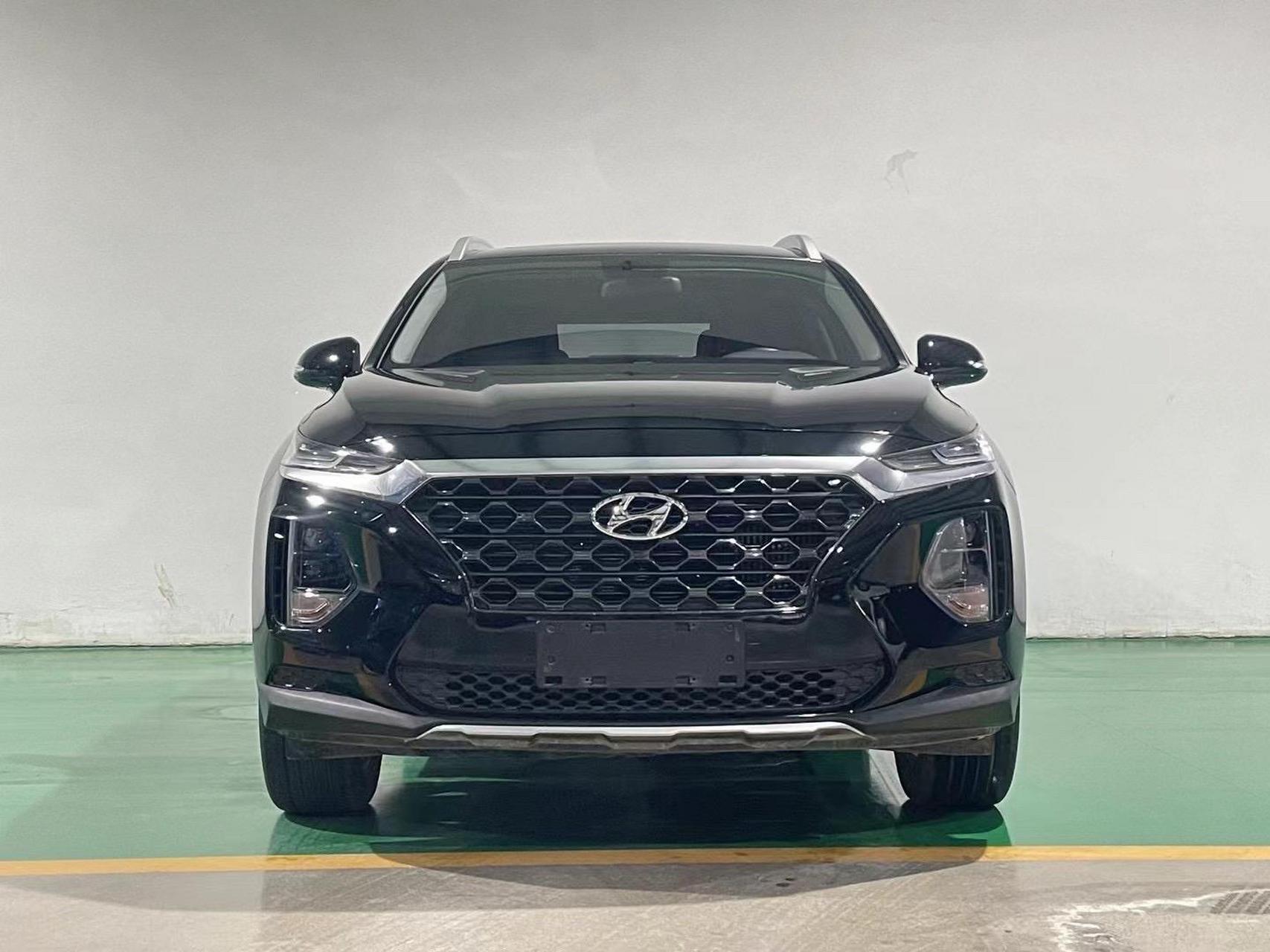 2021年10月份现代胜达7座豪华版,指导价22.