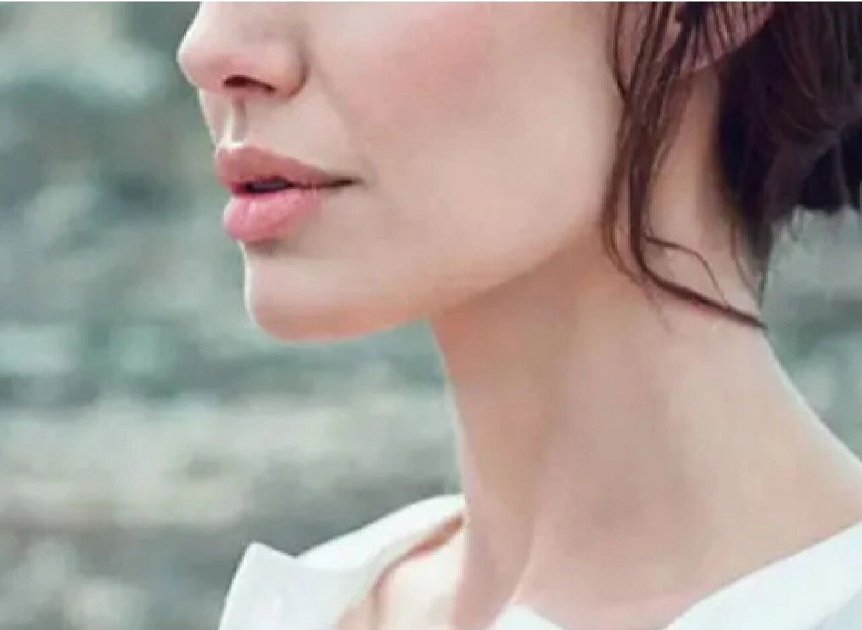 相书上"耳后见腮,反目无情"的意思是说,左右两边的腮骨生得很大,而且