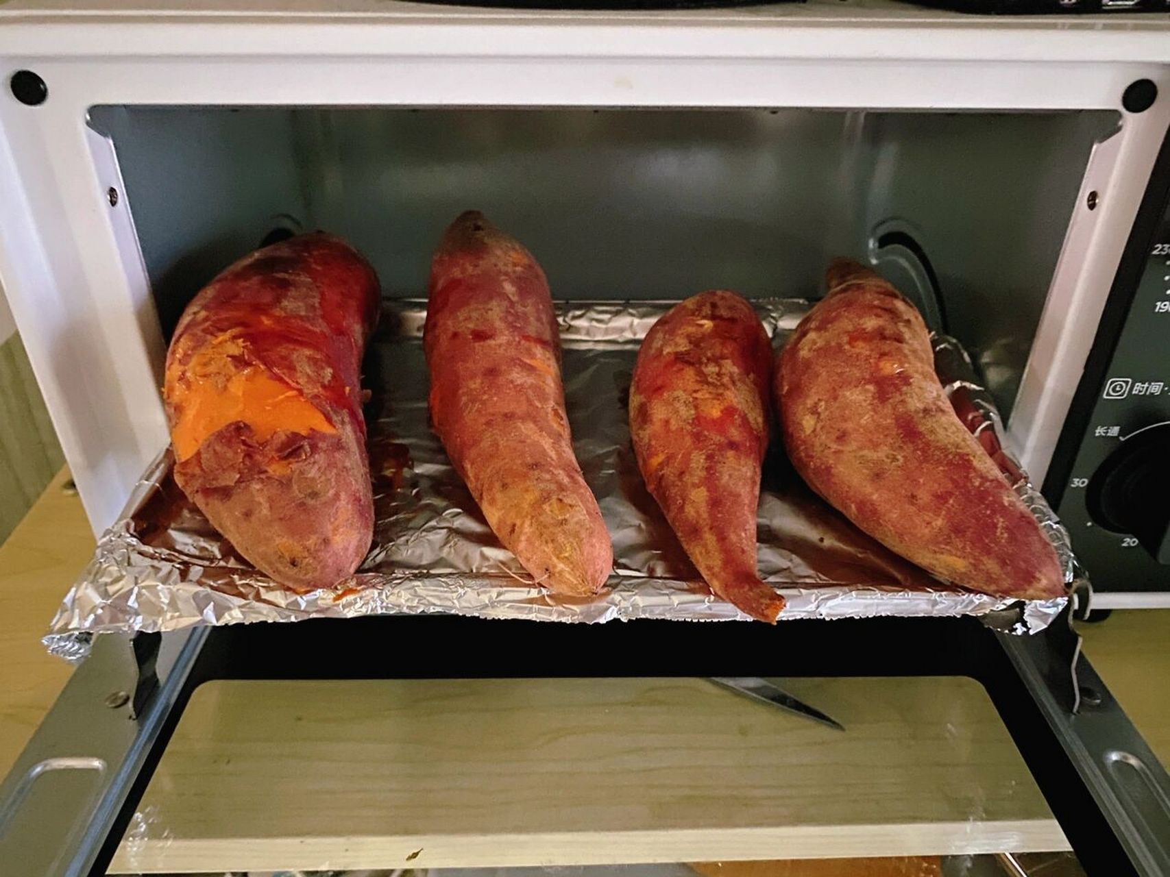 烤箱烤红薯多长时间图片