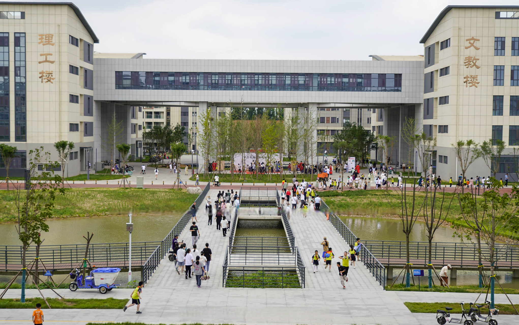 聊城大学东昌学院[超话] 学院精心设计各类体验项目,通过丰富多彩的