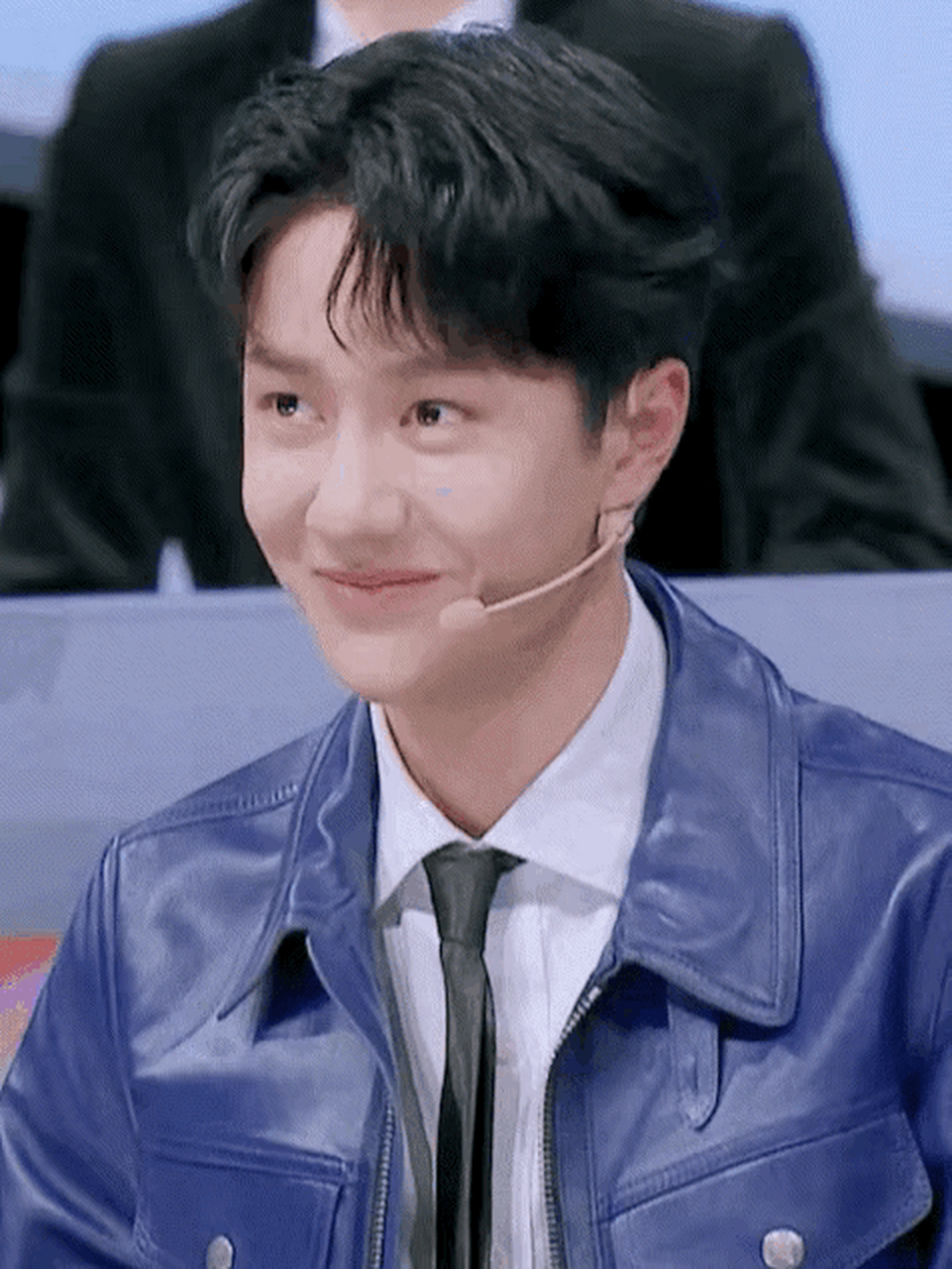 王一博奶膘表情包##王一博奶膘兜不住了#   王一博奶膘兜不住啦!