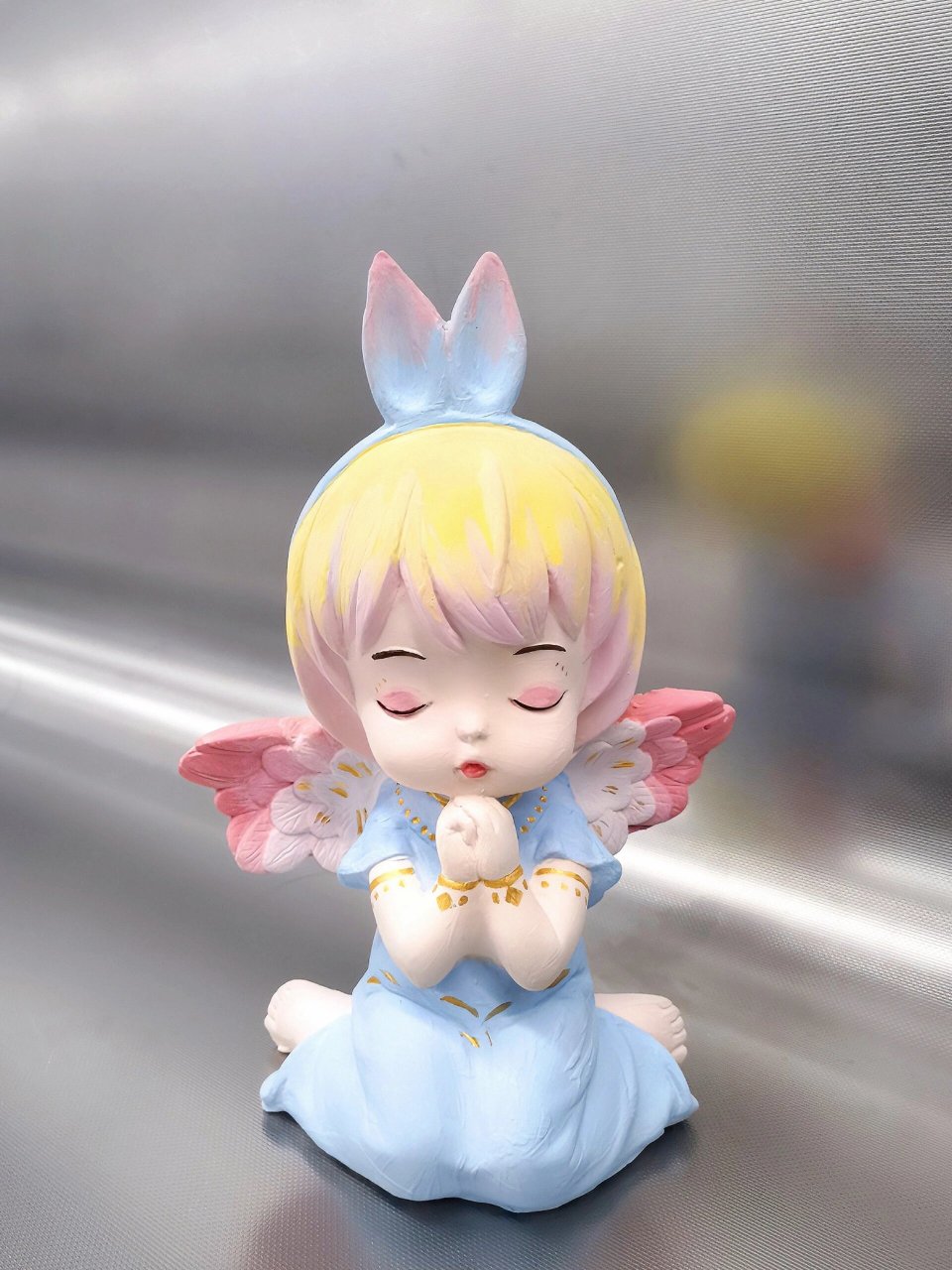 小天使石膏娃娃 画了两个小时左右 涂色秘诀就是加很多白色,浅浅的