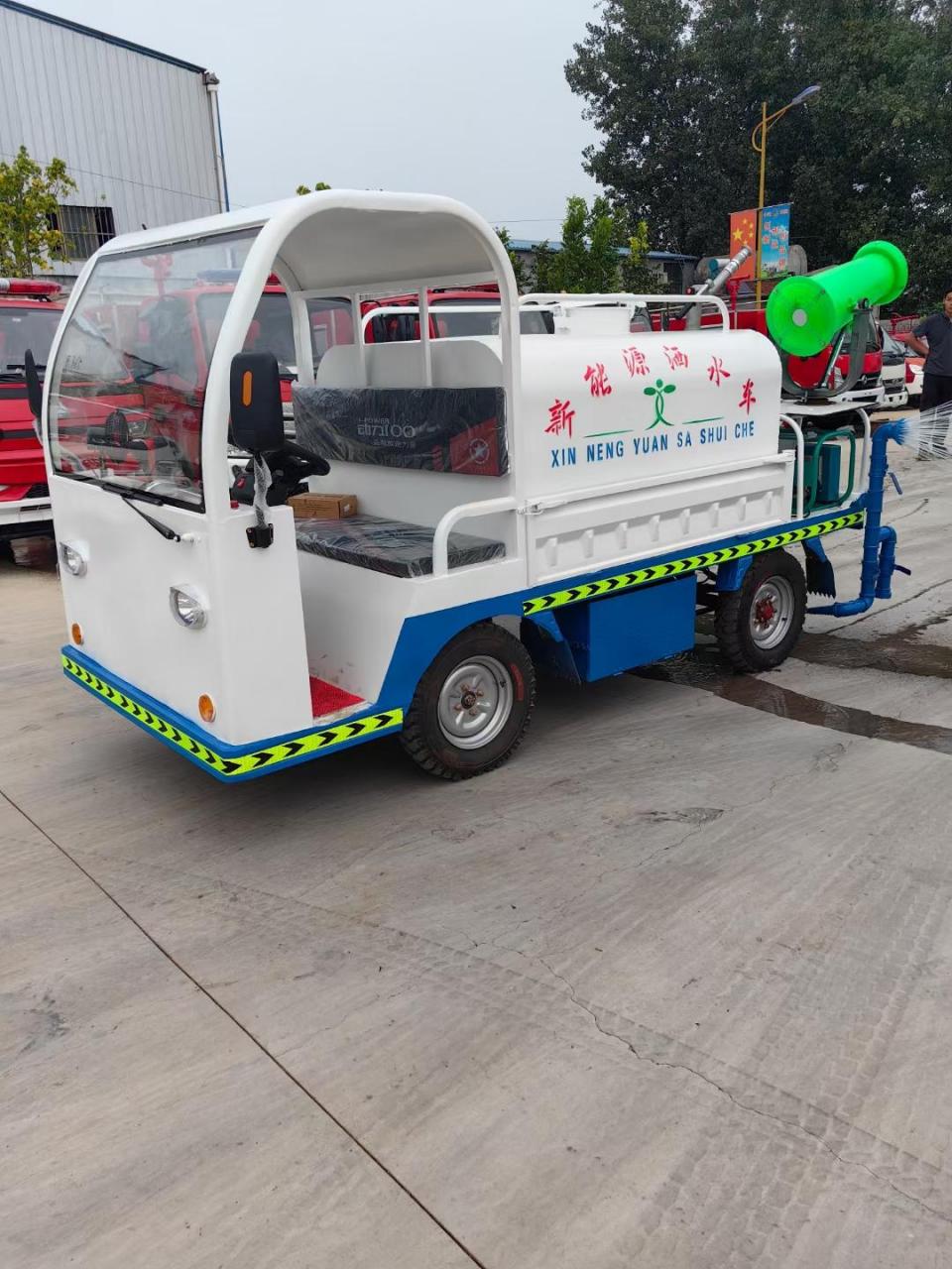 小型电动四轮雾炮洒水车.小型工程电动四轮雾炮洒水车1万5一台出厂价