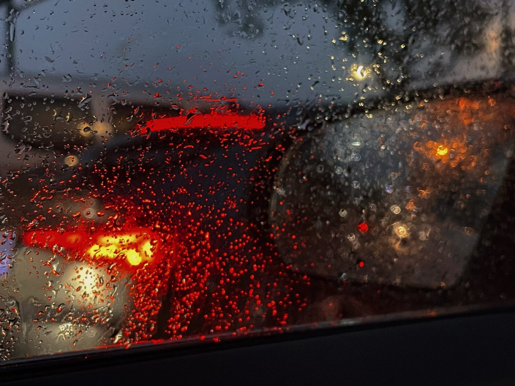 车窗照片雨夜图片