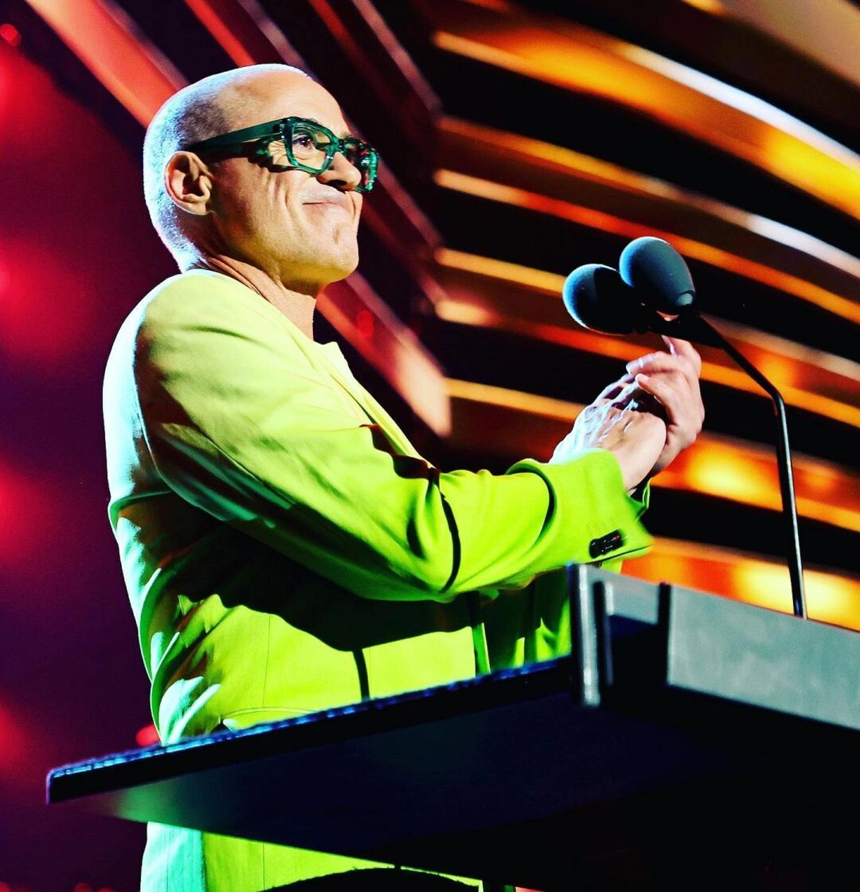 小罗伯特唐尼不演钢铁侠后换了新发型.