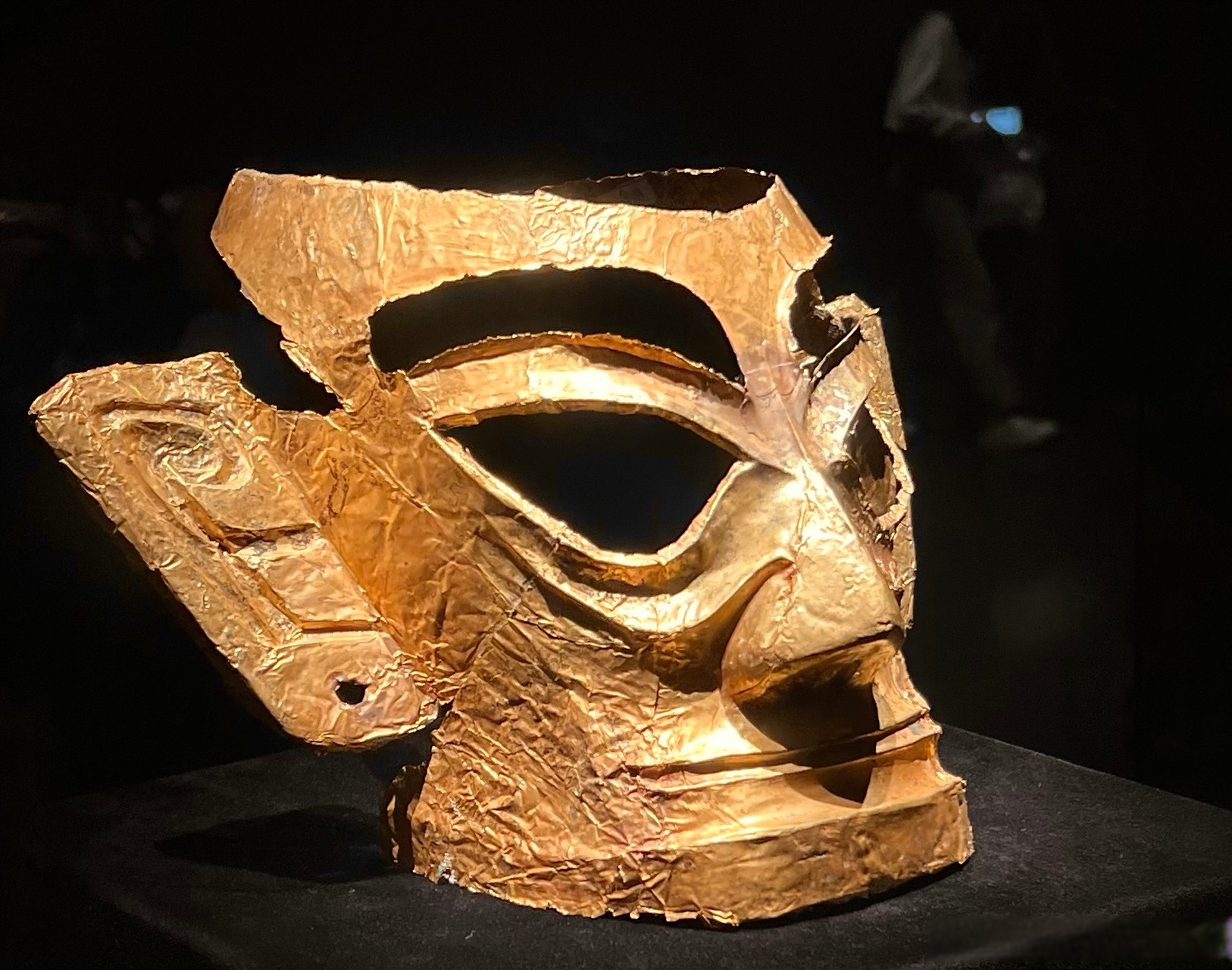 最新出土的三星堆金面具. #美学研究所##那些被艺术治愈的瞬间