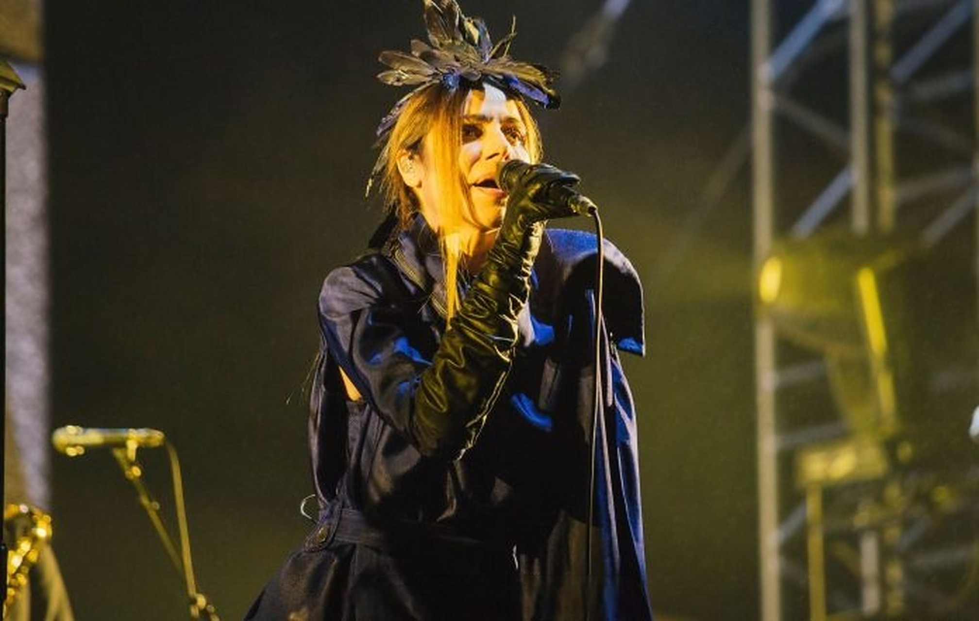 4月25日,据nme报道,创作型歌手pj harvey宣布将于周三发行新单曲《a