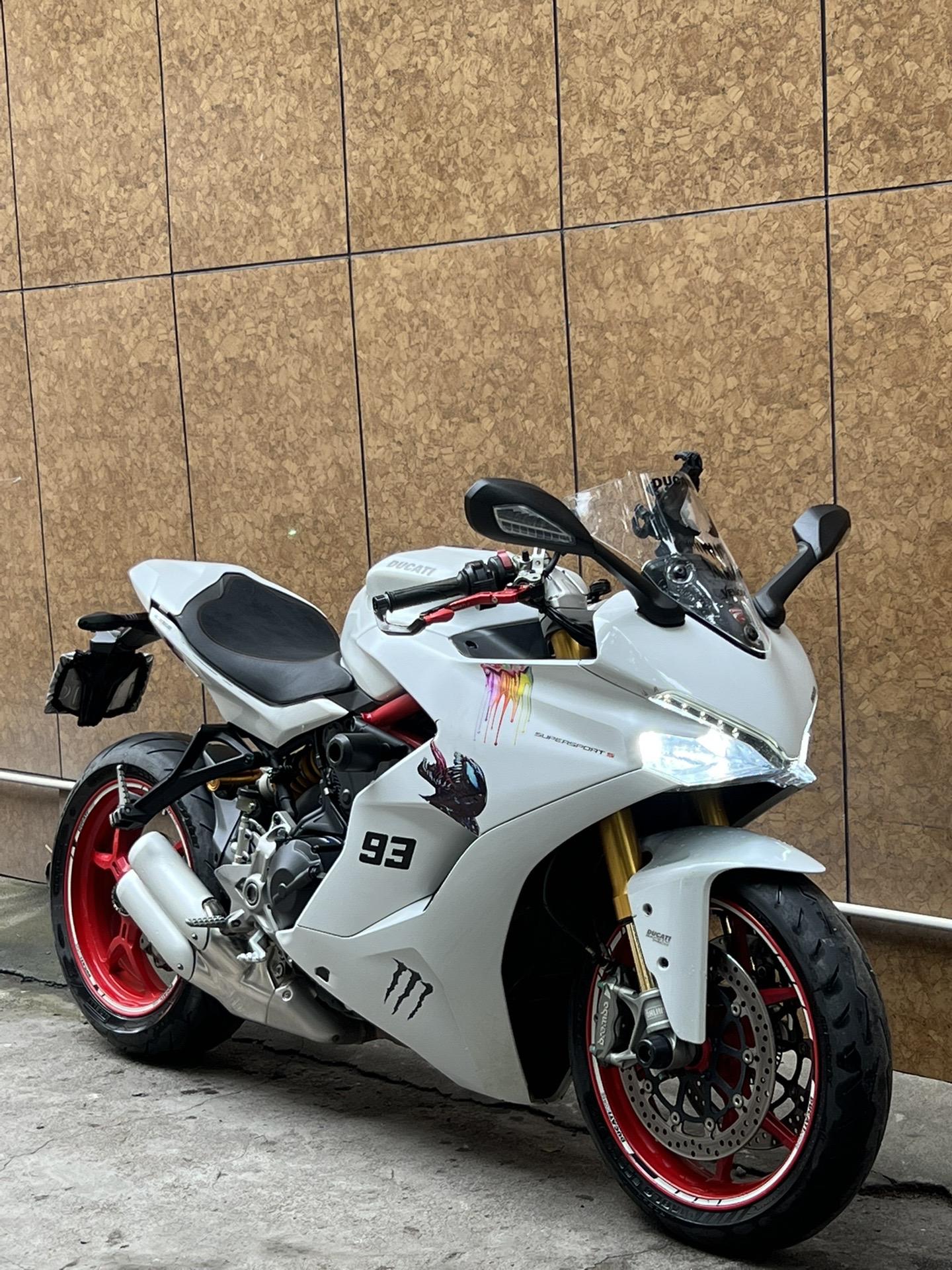 18年杜卡迪939s 前后欧林斯减震 精品车况 前后大闪电 手拉手过户4.xx