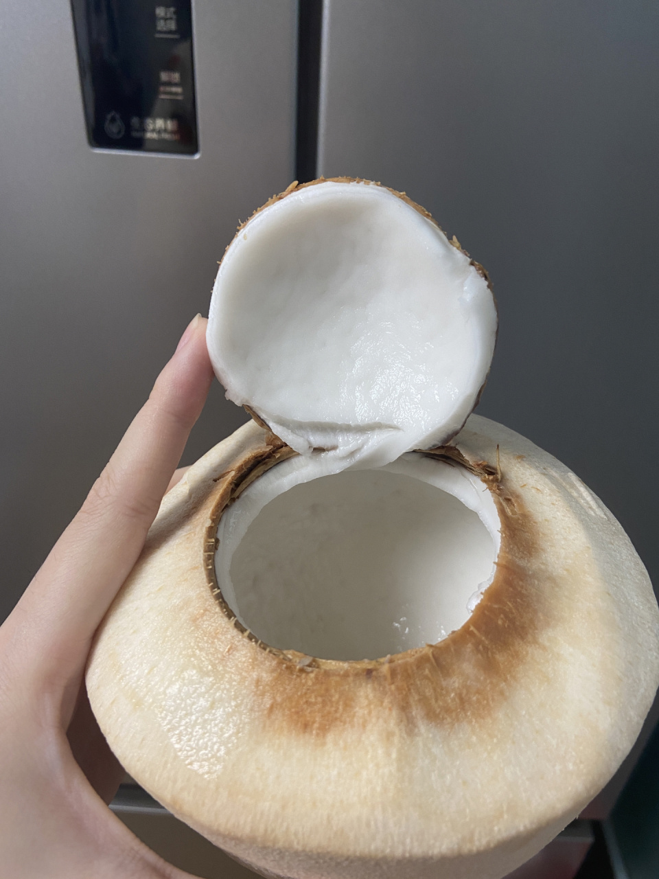 椰子水这个颜色还能喝吗?是不是变质了? 昨天买的椰子,今天才喝,这样