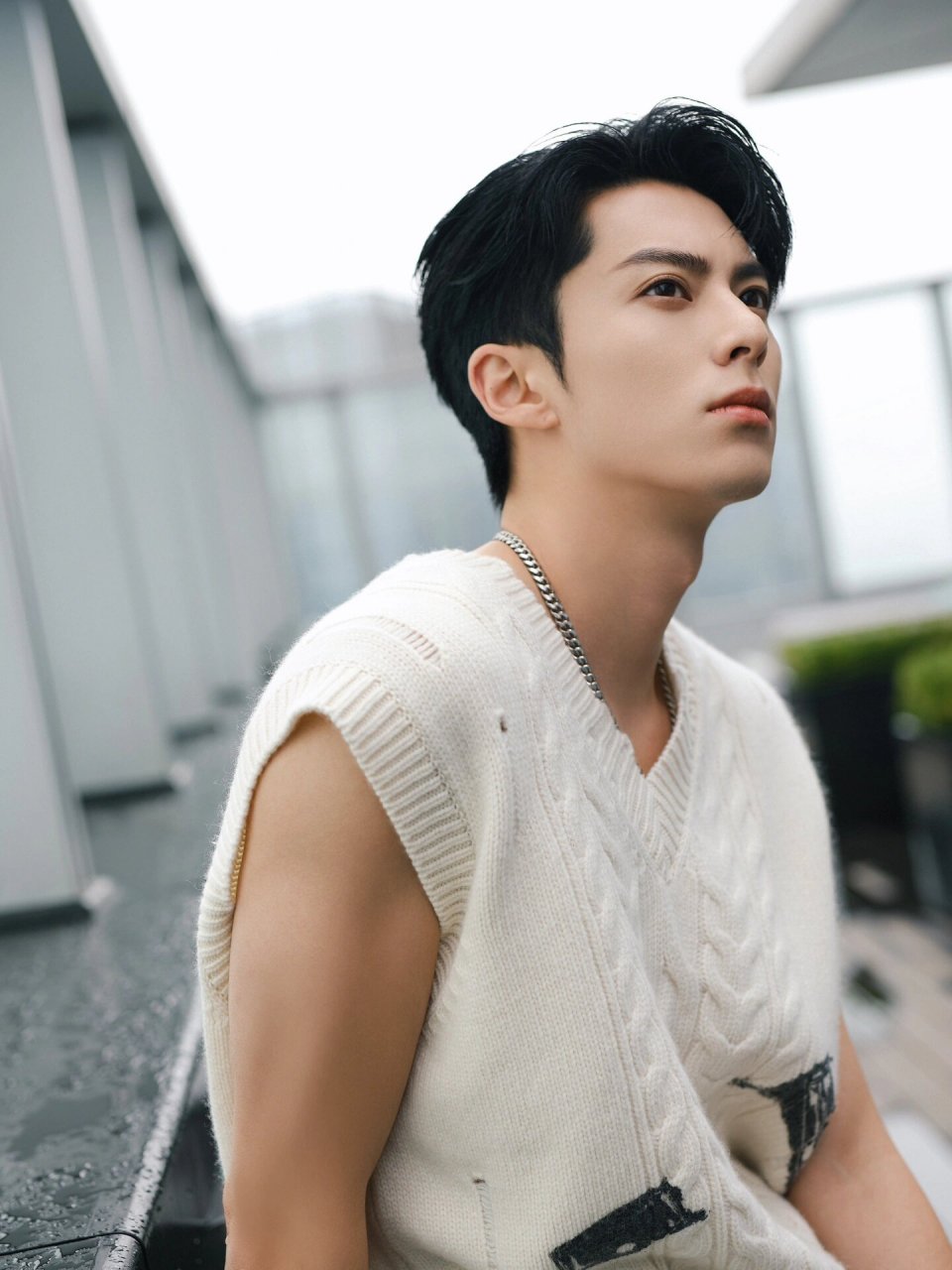 王鹤棣高清壁纸 | 4月1日90 拿图点赞收藏  谢谢