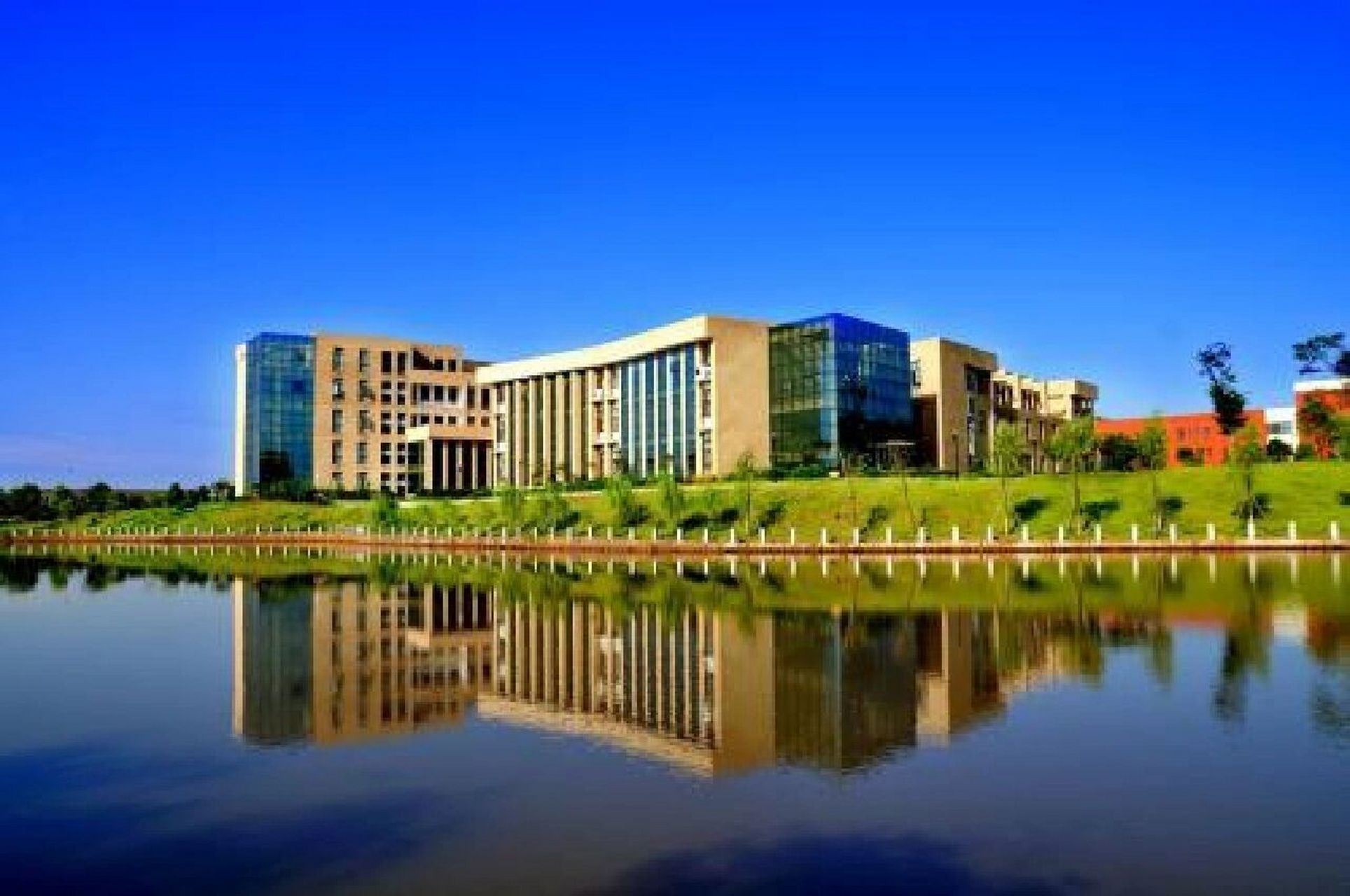 新余学院(xinyu university)位于江西省新余市,学校是教育部新工科,新