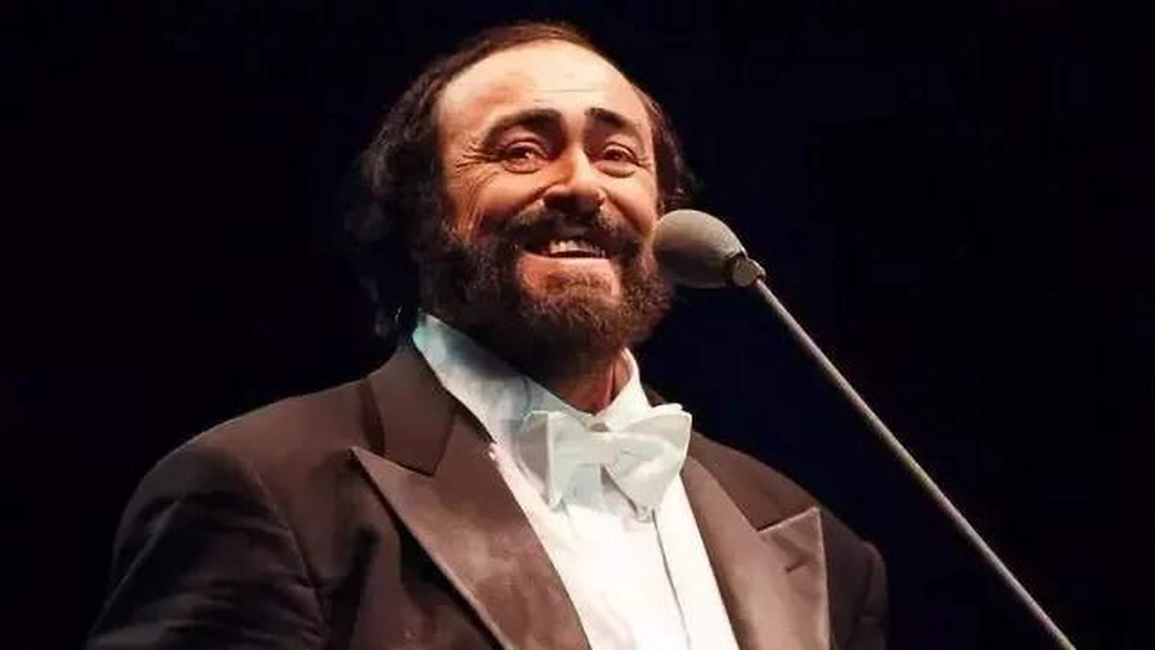 在过去的几十年里,意大利男高音帕瓦罗蒂(luciano pavarotti)以他出色