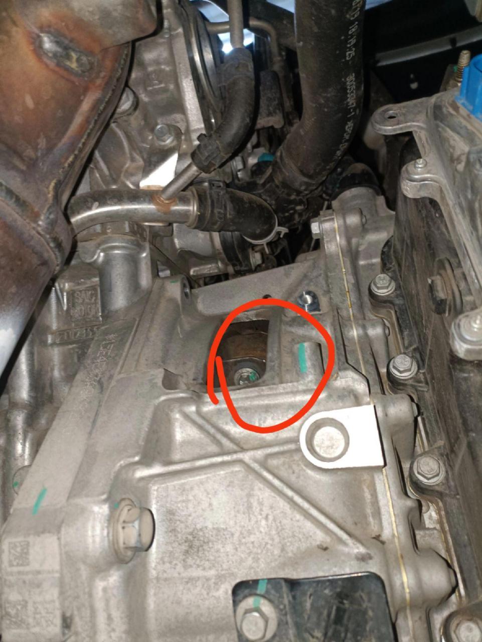 17年荣威rx5双离合变速箱,拆接口螺丝到时候,别忘了这三颗螺丝喔