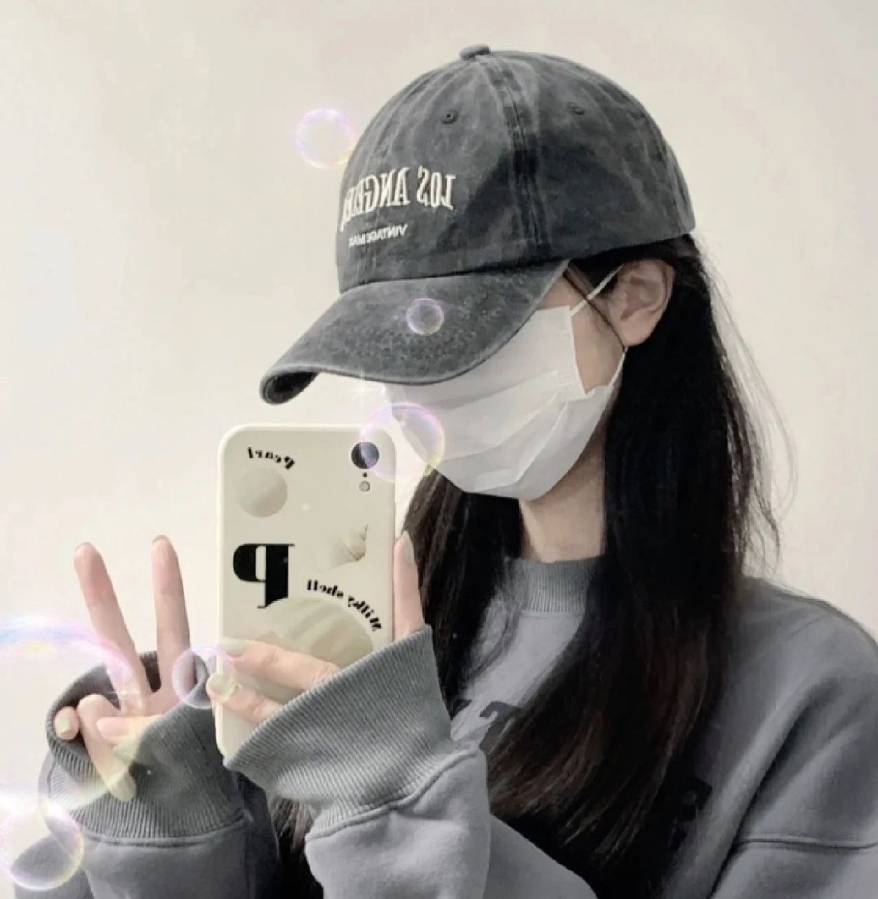 戴口罩戴帽子的女生头像