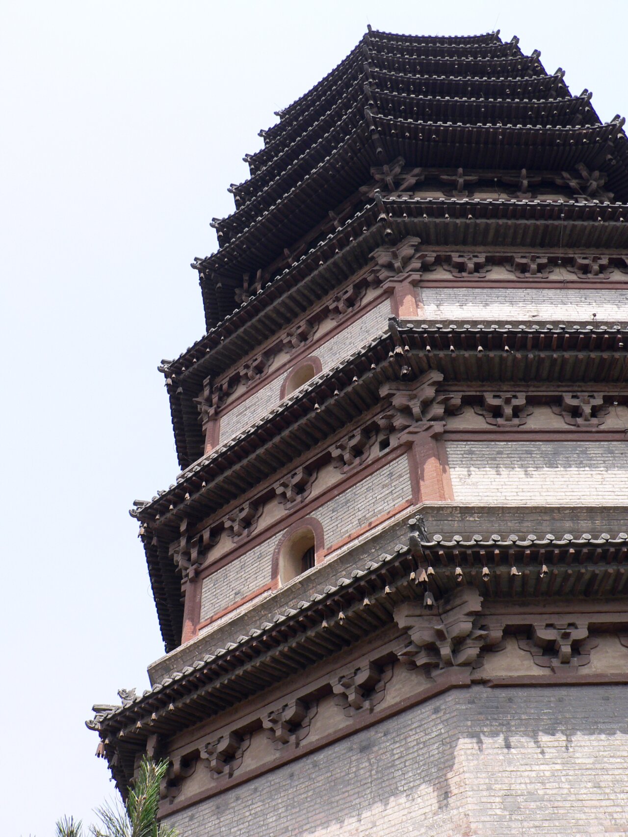 正定天宁寺凌霄塔 塔心柱结构 天宁寺凌霄塔是在唐宋慧光塔原址上于金