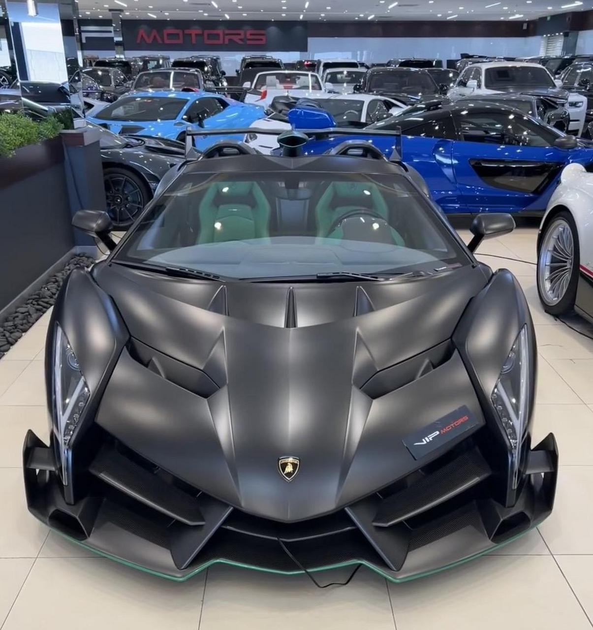 兰博基尼veneno可以说是兰博基尼历史上最为稀有,昂贵的超级跑车之一