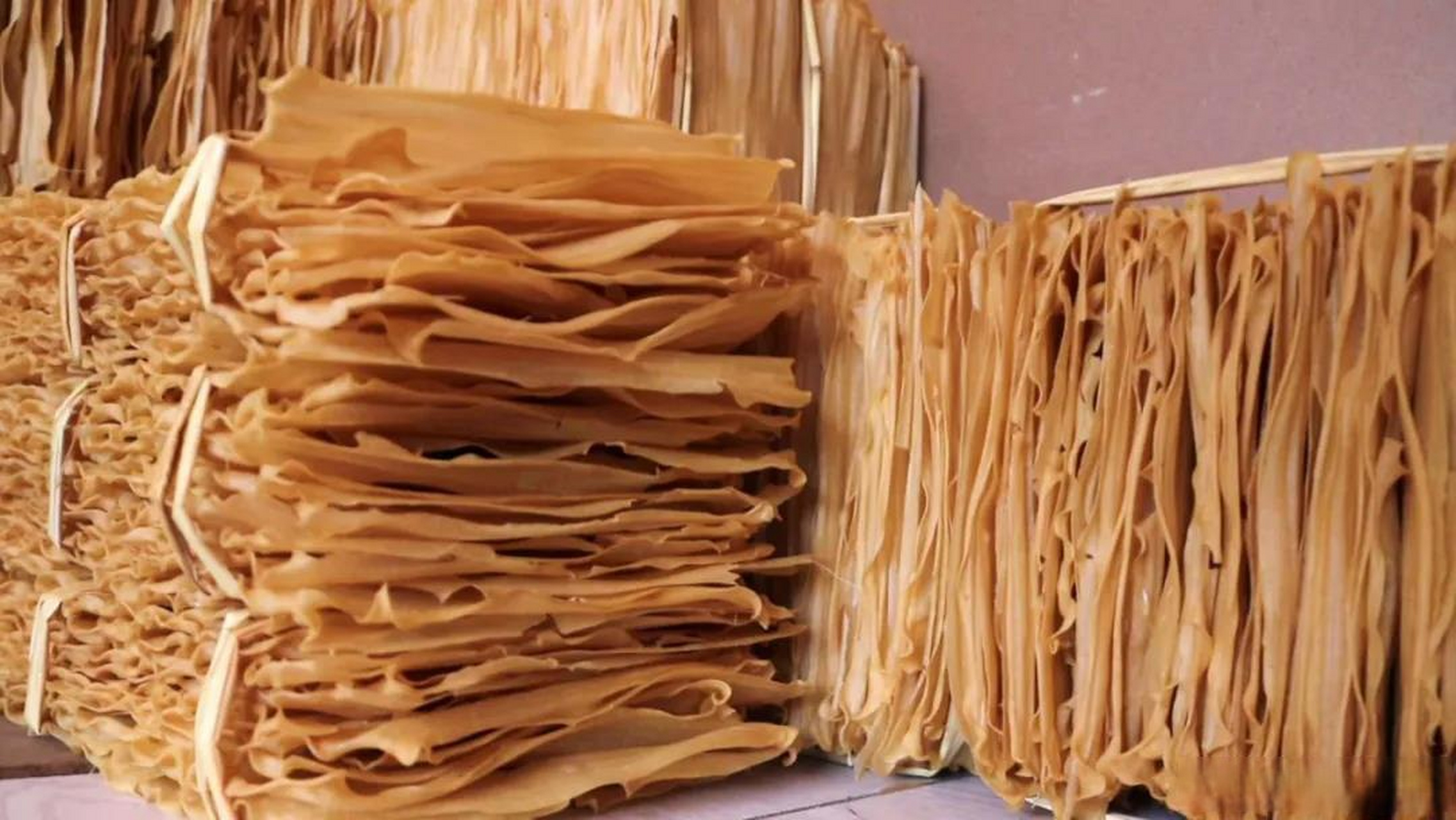 施甸豆片又名干兰片,是施甸县的传统名食,已有100多年的历史