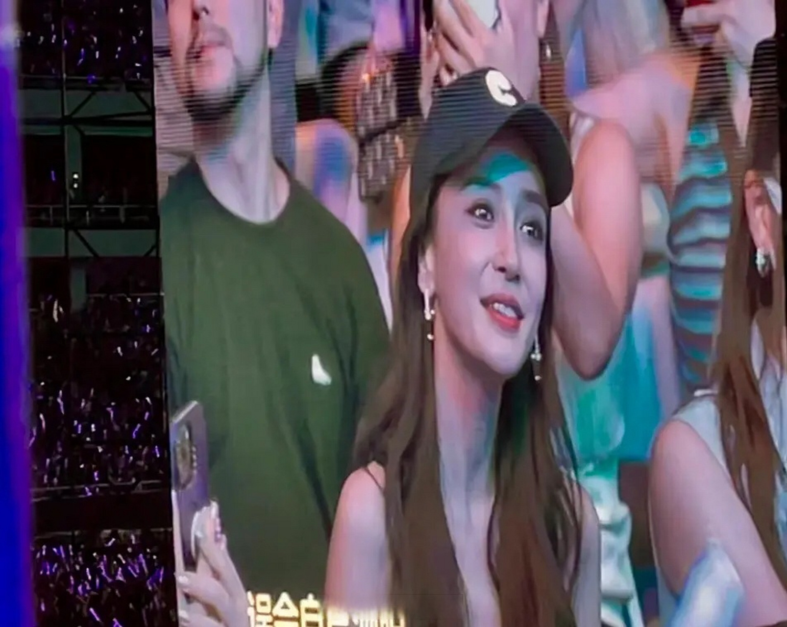 angelababy去看了林俊杰演唱会,林俊杰还特地对着她唱了可惜没如果,也