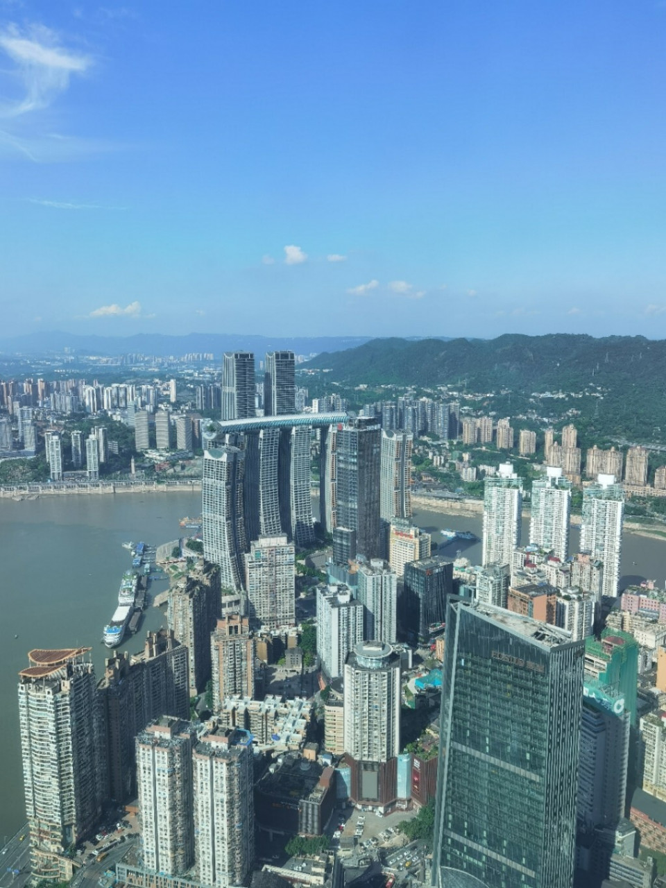 重庆网红打卡地解放碑wfc会仙楼观景台 这里是重庆目前唯一可以360度