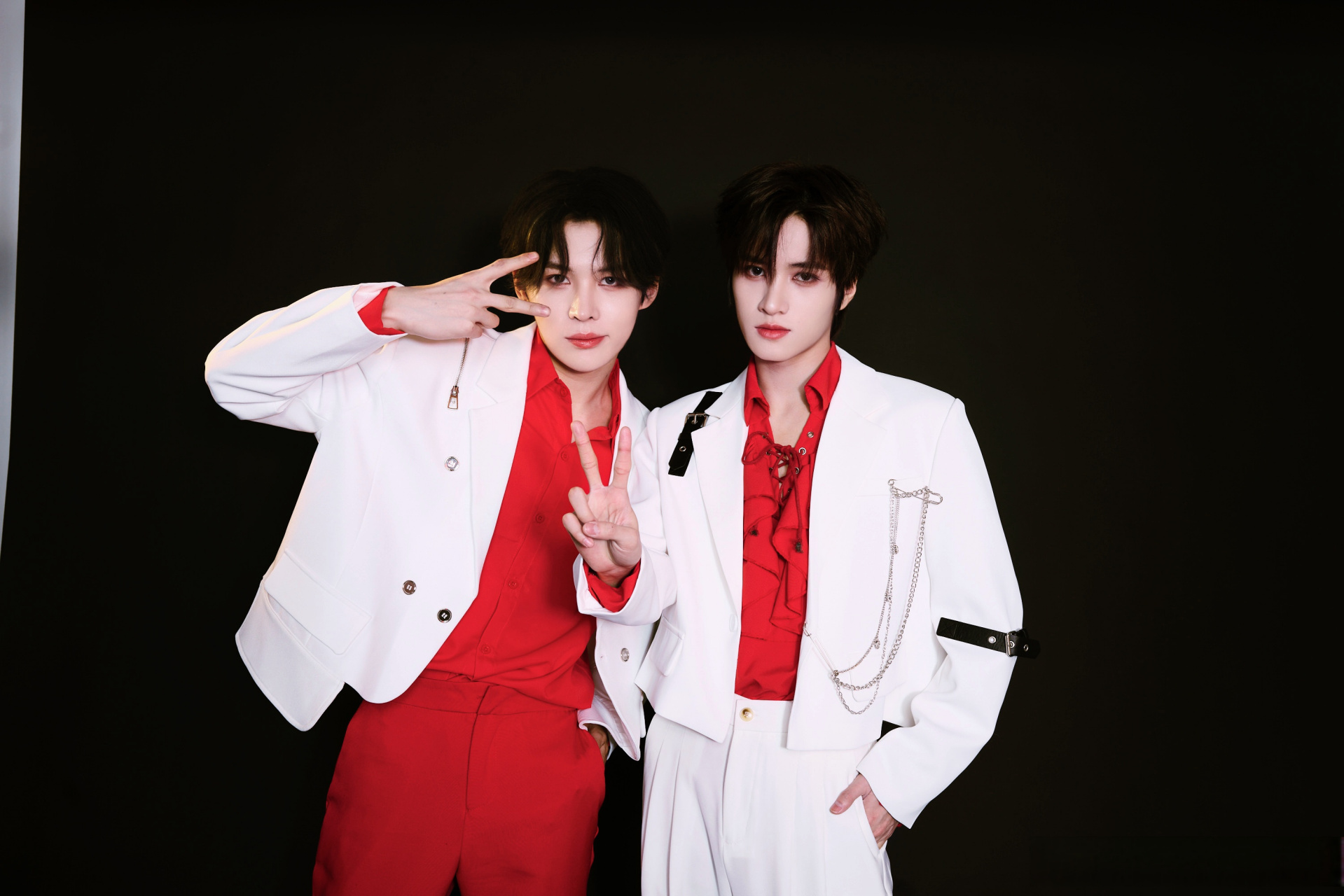 enone超话#春节搭子##红红火火闹新春#  大年初二,新岁维祺,幸福在侧.