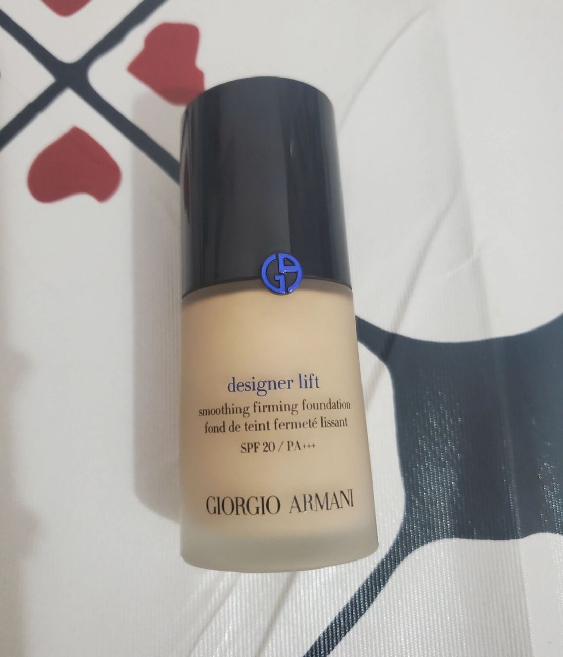 阿玛尼蓝标大师粉底液4号色 4号色并不是什么健康肤色的色号哦~对于