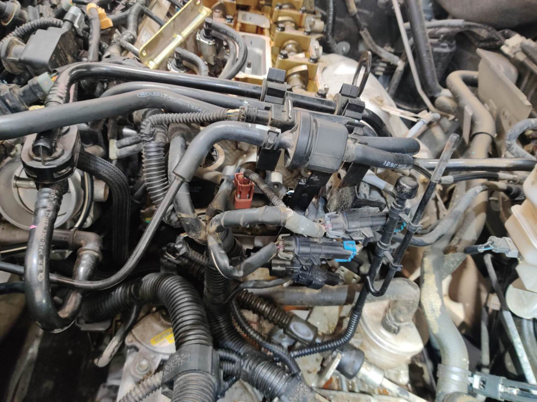 奔腾x80换个节温器和四通,拆了半个发动机这设计也没谁了