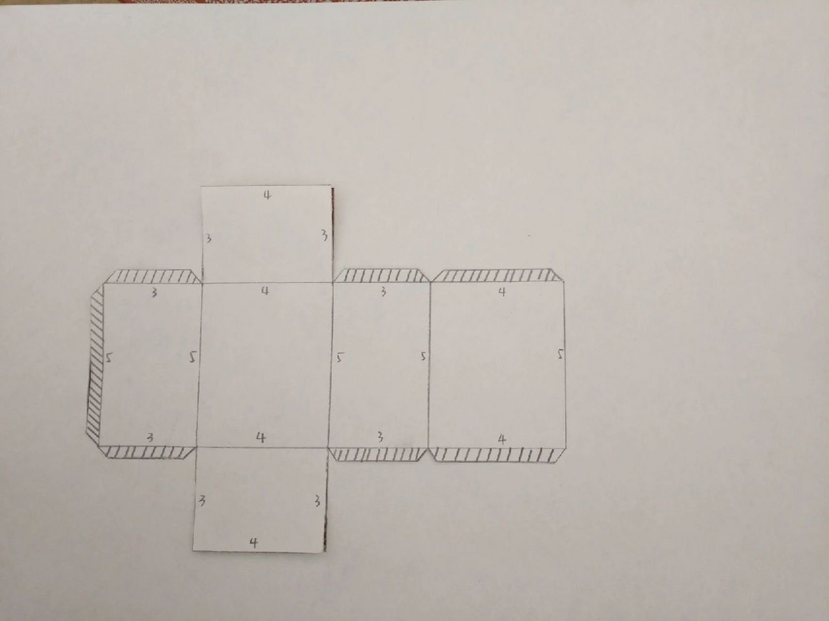 今天来做长方体 ①先画出长方体的构图 ②将长方体的构图剪下来也可以