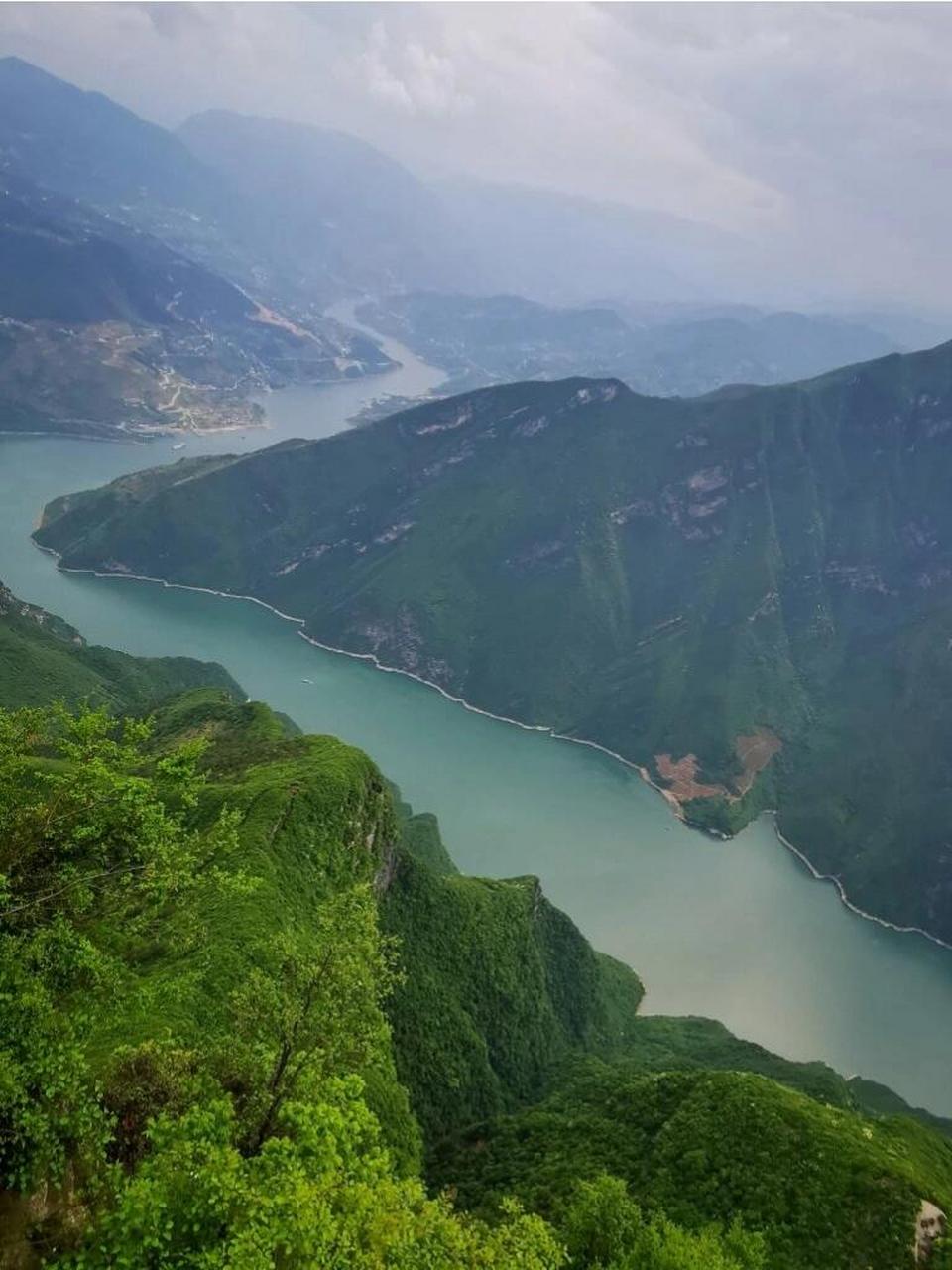 三峡之巅 三峡之巅风景区位于重庆市奉节县,地处长江三峡之首,因杜甫