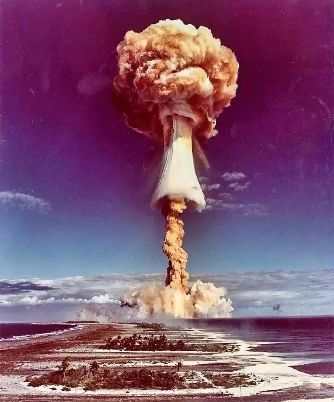 法国海上核试验图片