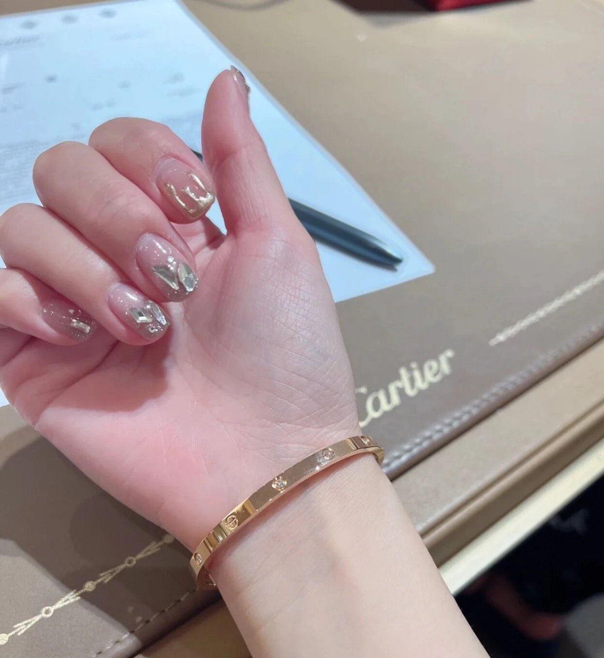 卡地亚cartier love手镯 卡地亚cartier love手镯6钻窄版  !日期2023.