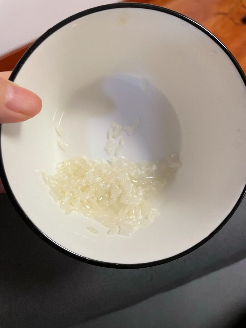 有人和我一样偶尔喜欢吃生米吗 还喜欢味道