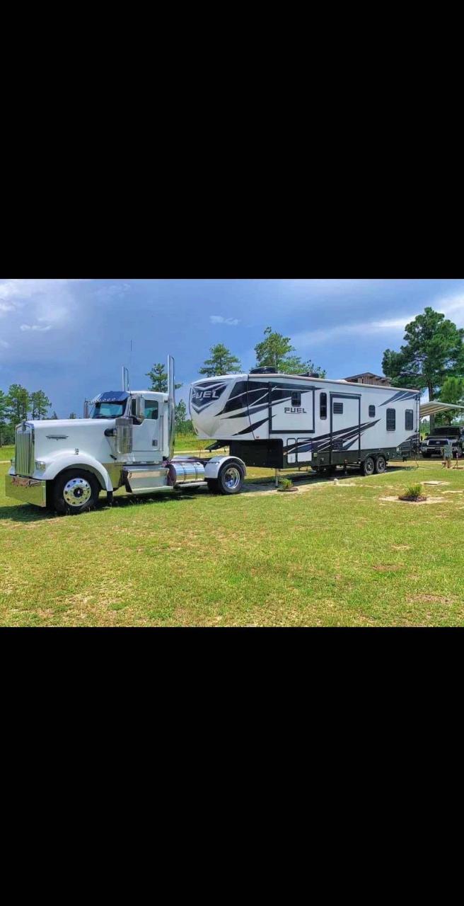 卡车牵引拖挂房车.