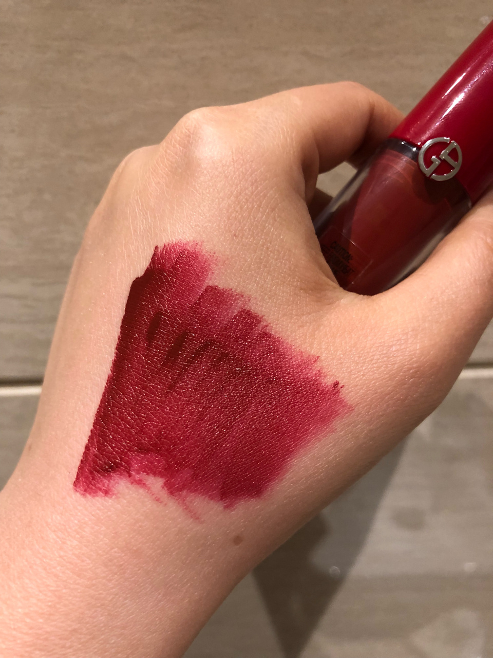 素颜无滤镜无美颜试色|阿玛尼小胖丁403#阿玛尼# 95一个偏紫的姨妈