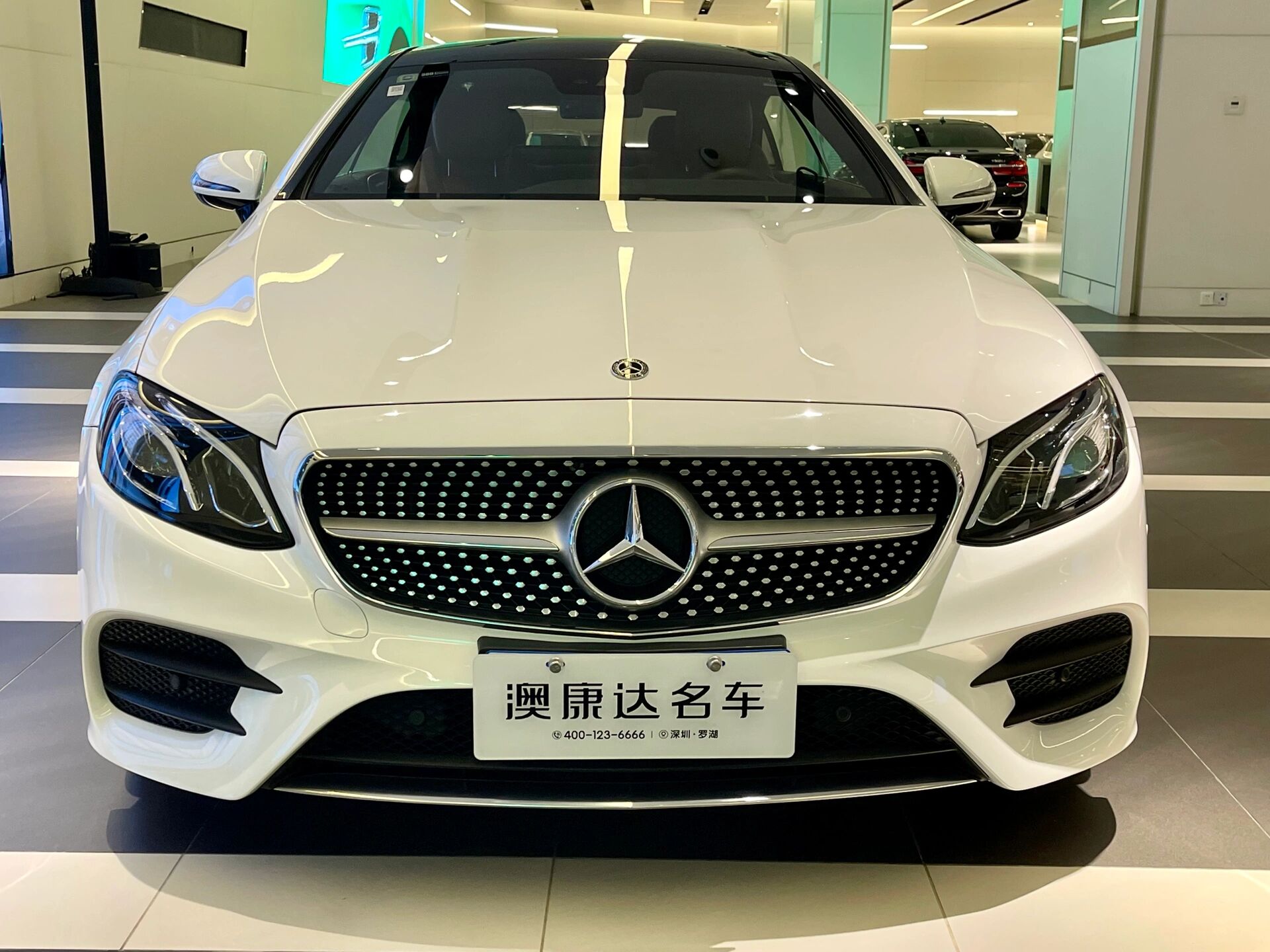 奔驰e200 轿跑车/四驱(31万) 奔驰e200 4matic 轿跑车 年份:2018-9