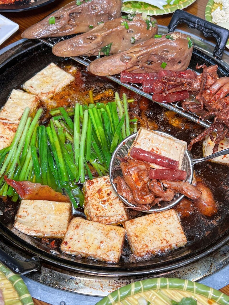 眉山自从有了水街变成了网红城市了但是我更喜欢的还是眉山的美食