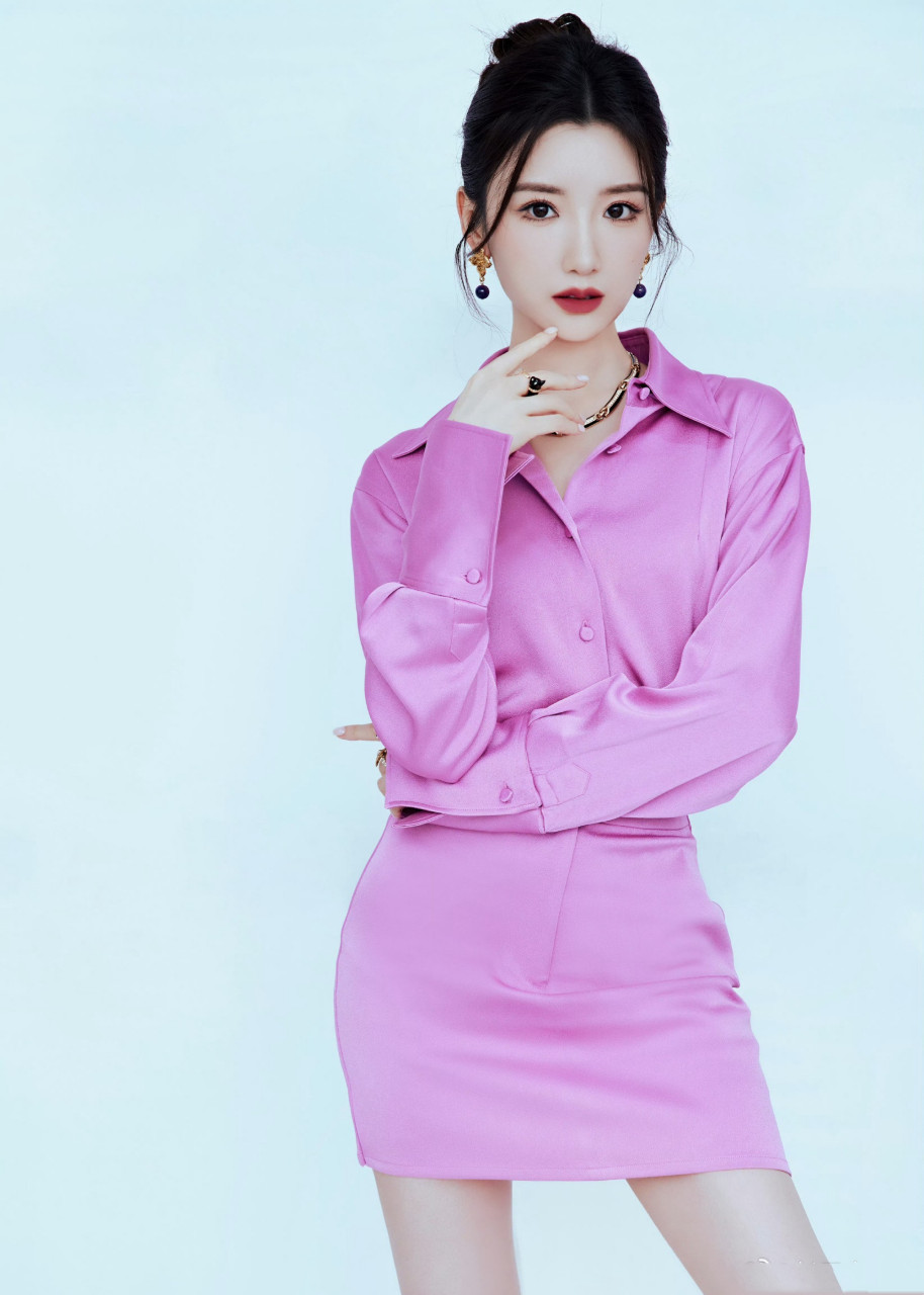 毛晓彤写真精选:紫色的美女姐姐