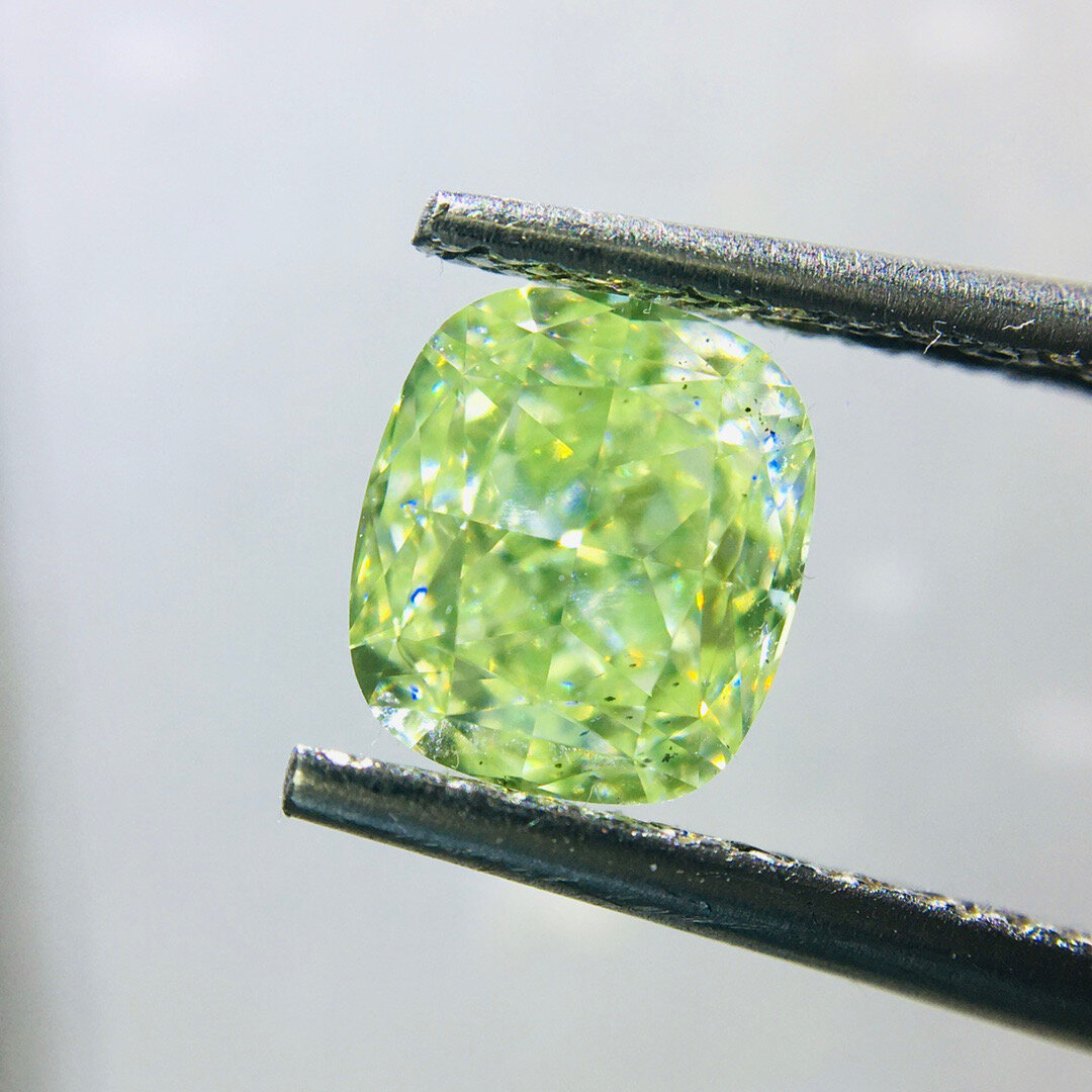 珍稀的荧光绿色钻石-strong green