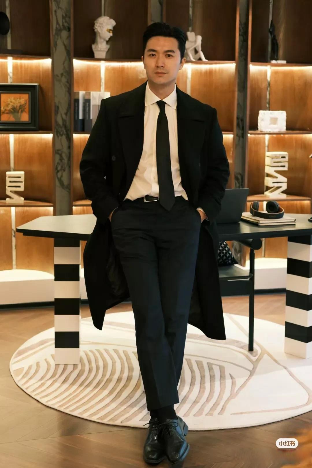 西装革履,绅士风度.