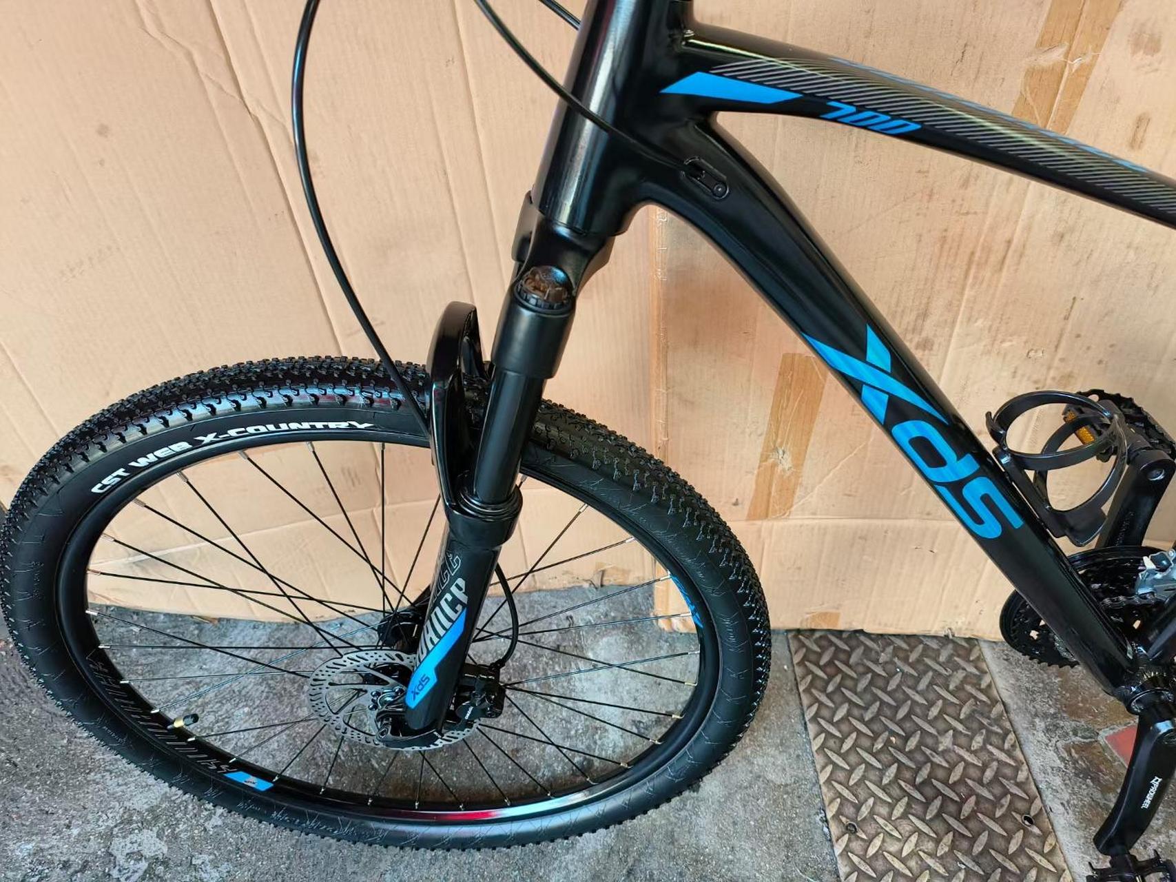 喜德盛逐日700,双油碟27速,前叉带锁死,车架17寸,成色很新,1699