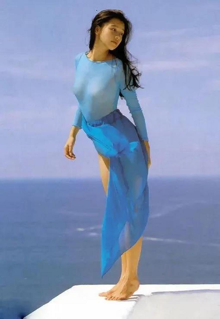 每日一美,今日叶凯薇 马自达车模,号称车模界的超跑…… 肉感美女