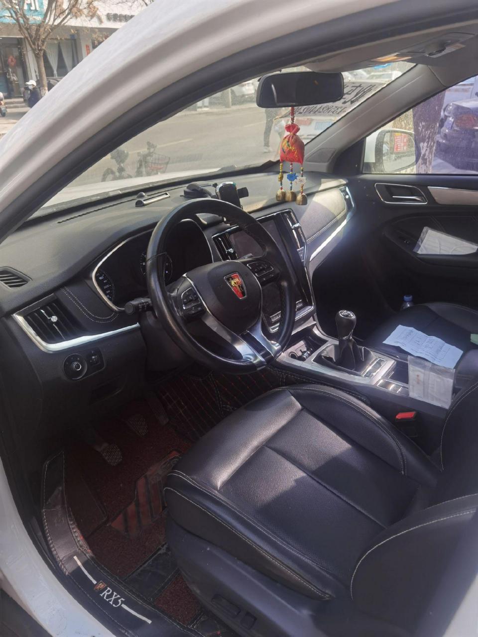 出售荣威rx5,18款手动智慧版,高配,公里九万二左右.无事故.